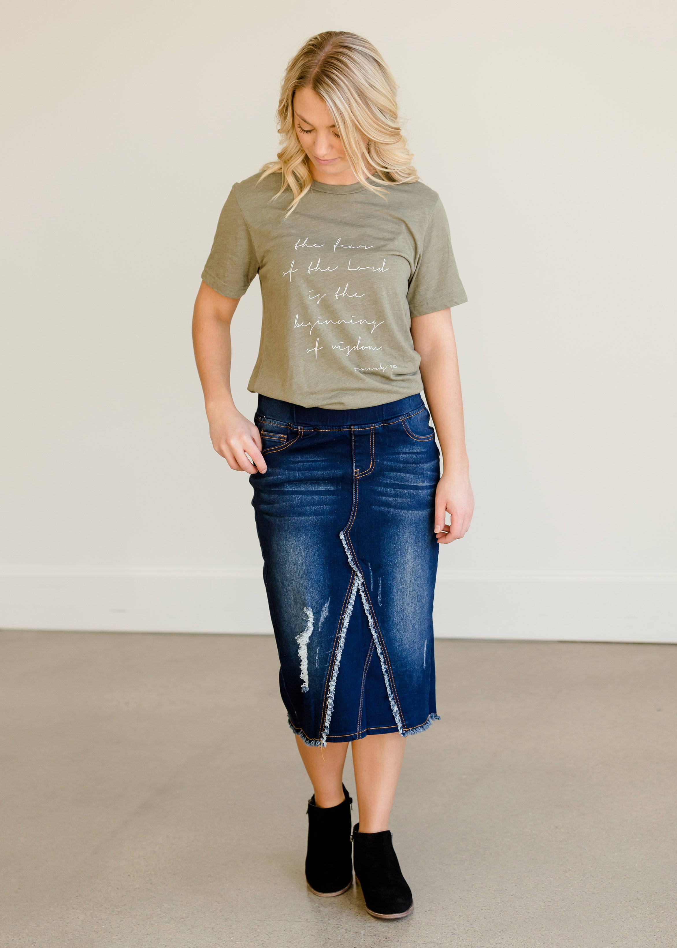 Distressed Fray Stretch Denim Skirt Classy Closet Online Modest Boutique  Iowa – Classy Closet Shop